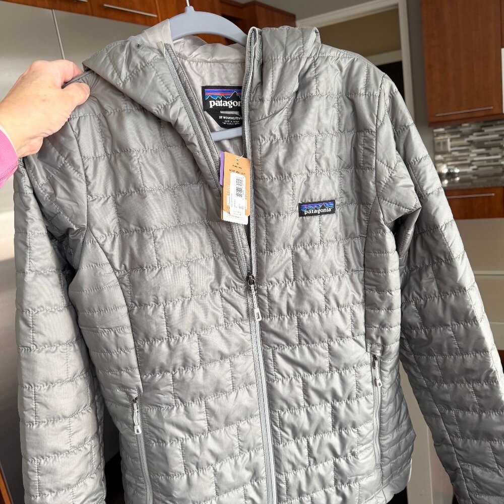Patagonia Women's Nano Puff Hoody Feather Grey Medium NWT!